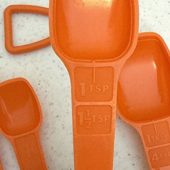 Vintage Tupperware 6 Nesting Measuring Spoons Set Plus D Ring Orange - Picture 4 of 6